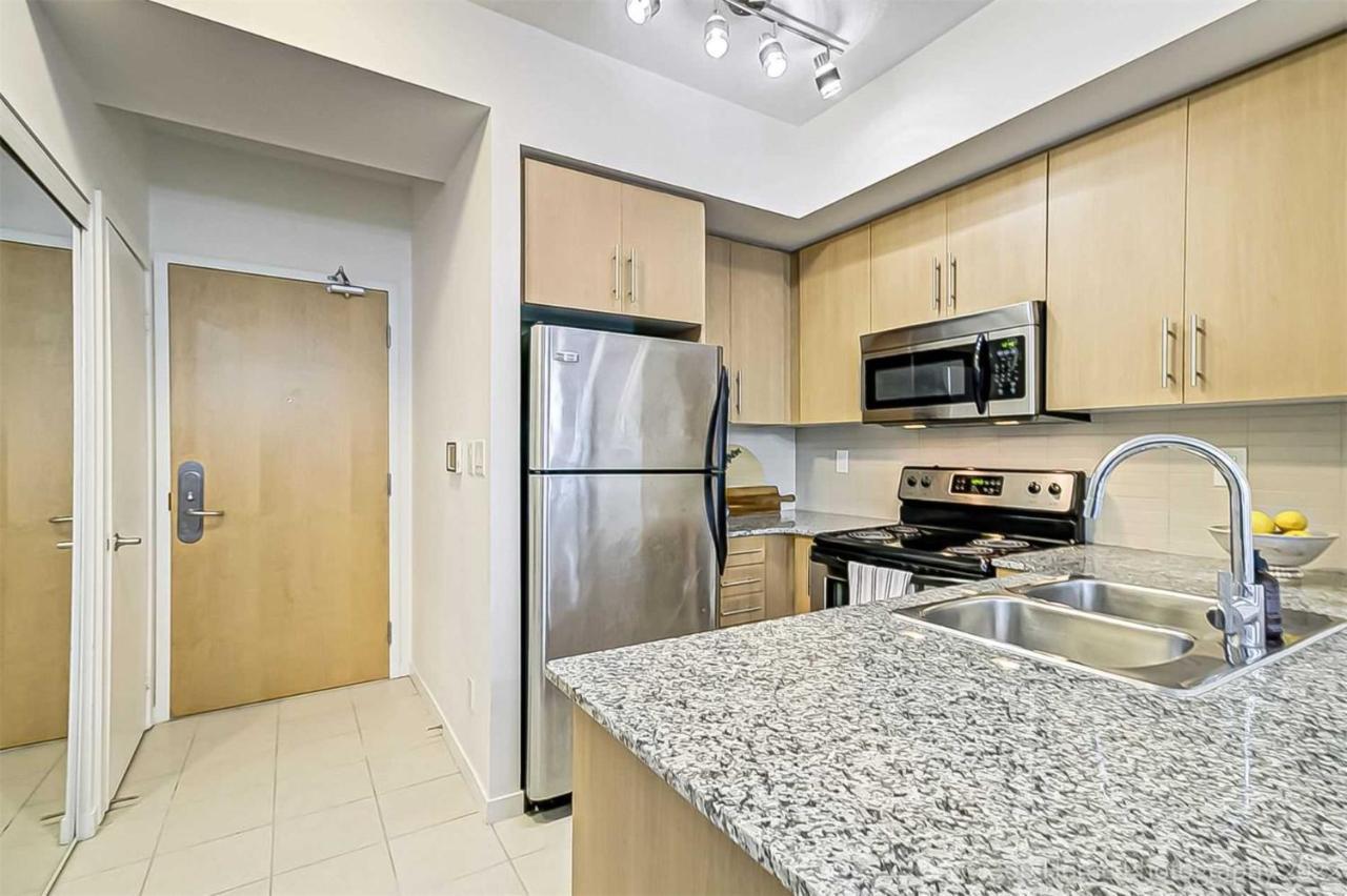 Prime Location - Stunning 2-Bdrm Condo Toronto Eksteriør billede