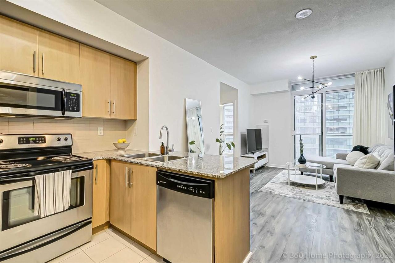 Prime Location - Stunning 2-Bdrm Condo Toronto Eksteriør billede