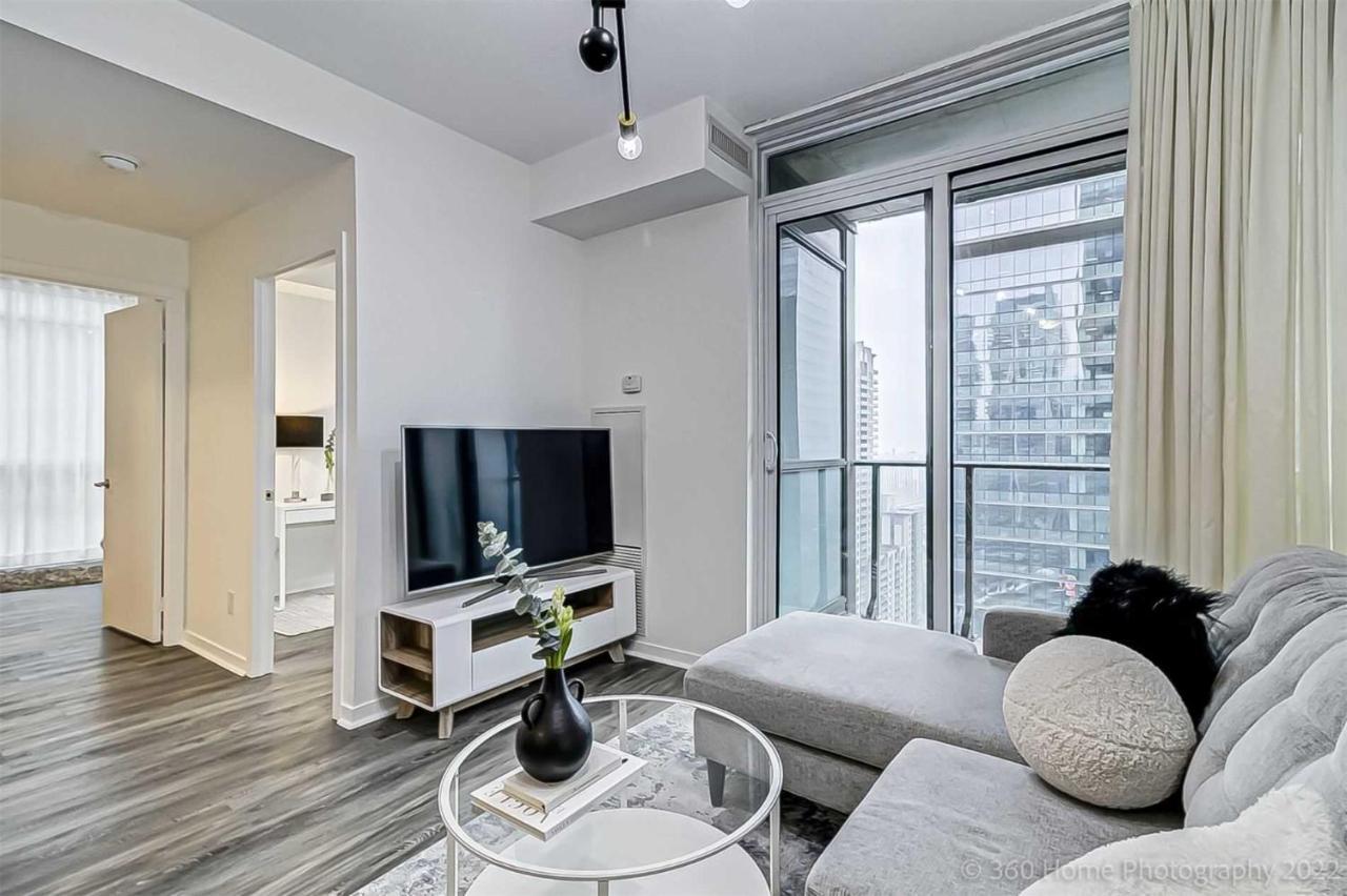 Prime Location - Stunning 2-Bdrm Condo Toronto Eksteriør billede