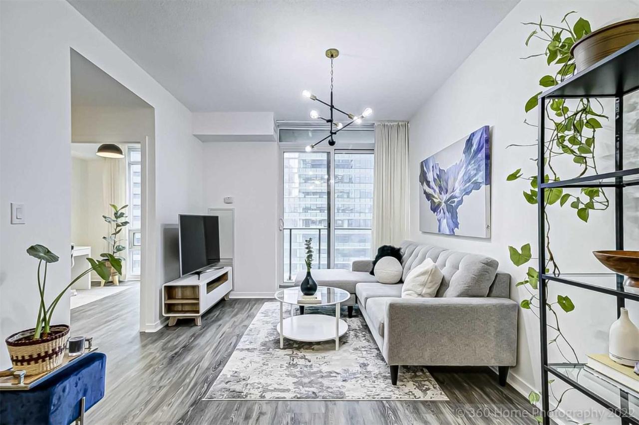 Prime Location - Stunning 2-Bdrm Condo Toronto Eksteriør billede